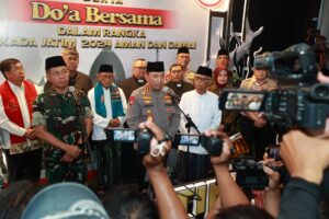 Kapolri Dan Panglima Hadiri Doa Lintas Agama di Jatim Kapolri Dan Panglima Hadiri Doa Lintas Agama di Jatim