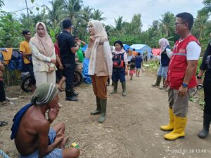 Plt.Kadis Kesehatan Lamsel, Hari Surya Wijaya,SKM.MM Memastikan Warga Terdampak Banjir Mendapatkan Pelayanan Kesehatan Dengan Baik Plt.Kadis Kesehatan Lamsel, Hari Surya Wijaya,SKM.MM Memastikan Warga Terdampak Banjir Mendapatkan Pelayanan Kesehatan Dengan Baik
