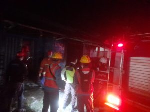 Berburu Api Membara, Damkarmat Lamsel Meluncur Bantu Rumah Warga Kebakaran di Desa Hatta