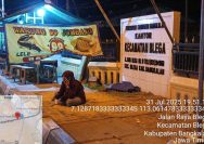 Camat Blega Terkesan Diduga Membiarkan PKL Berjualan Di Atas Trotoar Depan Kantor Kecamatan Blega Bangkalan