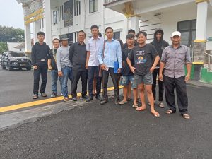 Kades Hara Banjar Manis Dilaporkan Warganya di Kejari, Diduga Tilap DD Hingga Ratusan Juta Kades Hara Banjar Manis Dilaporkan Warganya di Kejari, Diduga Tilap DD Hingga Ratusan Juta