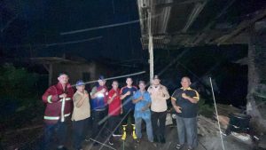 Camat Ricky Tinjau Langsung Lokasi Kebakaran Dapur Penggorengan Keripik di Desa Merbau Mataram