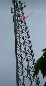 3 Pelaku Maling Kabel Tower Kepergok Warga, 1 Pelaku Lainnya Tak Mau Turun Takut Diamuk Massa 3 Pelaku Maling Kabel Tower Kepergok Warga, 1 Pelaku Lainnya Tak Mau Turun Takut Diamuk Massa
