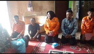 Mantap !! Tak Kenal Hari Libur, BPBD Lampung Selatan Gencar Menyalurkan Bantuan Logistik Kepada Warga Rumahnya Terdampak Genangan Air Karena Hujan Deras Serta Musibah Lainya