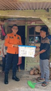 Bupati Radityo Egi Pratama, Melalui BPBD Lampung Selatan Menyalurkan Bantuan Logistik Secara Door To Door ke Warga Terkena Musibah Akibat Hujan Deras Disertai Angin Kencang Bupati Radityo Egi Pratama, Melalui BPBD Lampung Selatan Menyalurkan Bantuan Logistik Secara Door To Door ke Warga Terkena Musibah Akibat Hujan Deras Disertai Angin Kencang