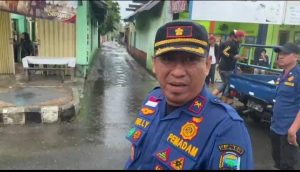 Evakuasi Baleho Hampir Ambruk Akibat Angin Kencang dan Hujan Intensitas Tinggi, Rully : Kami Siap Menjaga Keselamatan Warga !! Evakuasi Baleho Hampir Ambruk Akibat Angin Kencang dan Hujan Intensitas Tinggi, Rully : Kami Siap Menjaga Keselamatan Warga !!