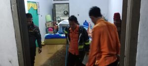 Puluhan Rumah Terendam Banjir di Tanjung Ratu, BPBD Lamsel Tanggap dan Langsung Terjun ke Lokasi