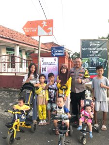 Cegah Kenakalan Remaja Selama Bulan Ramadhan, Aipda Deni Madyistira Sosialisasikan Stop Perang Sarung di Desa Binaan Melalui Pemasangan Spanduk Cegah Kenakalan Remaja Selama Bulan Ramadhan, Aipda Deni Madyistira Sosialisasikan Stop Perang Sarung di Desa Binaan Melalui Pemasangan Spanduk