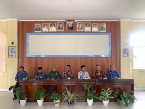 Camat Kalianda Pimpin Verifikasi Berkas Bakal Calon Kepala Desa PAW Desa Tengkujuh dan Palembapang