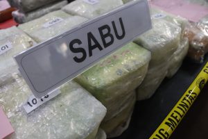 Mobil Mewah BMW Bermuatan Sabu Rp50 Miliar, Polisi Amankan 3 Orang di Bakauheni Mobil Mewah BMW Bermuatan Sabu Rp50 Miliar, Polisi Amankan 3 Orang di Bakauheni