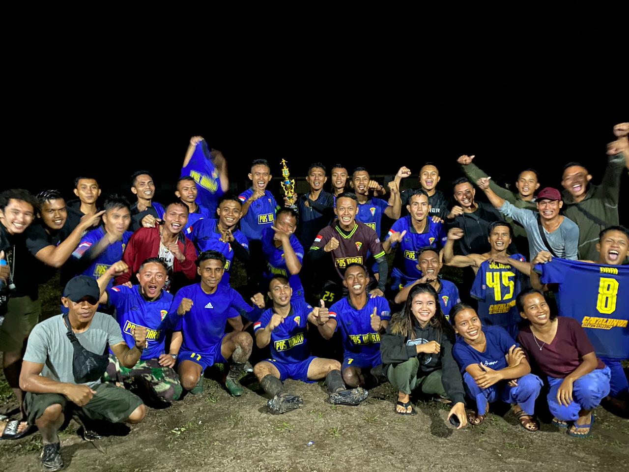 Ikuti Turnamen Sepak Bola, Pos Tanjung Lesung Satgas Pamtas Yonarmed 19/105 Trk Bogani Bentuk Tim Bersama Masyarakat Setempat Wujud Pembinaan Terhadap Warga Desa