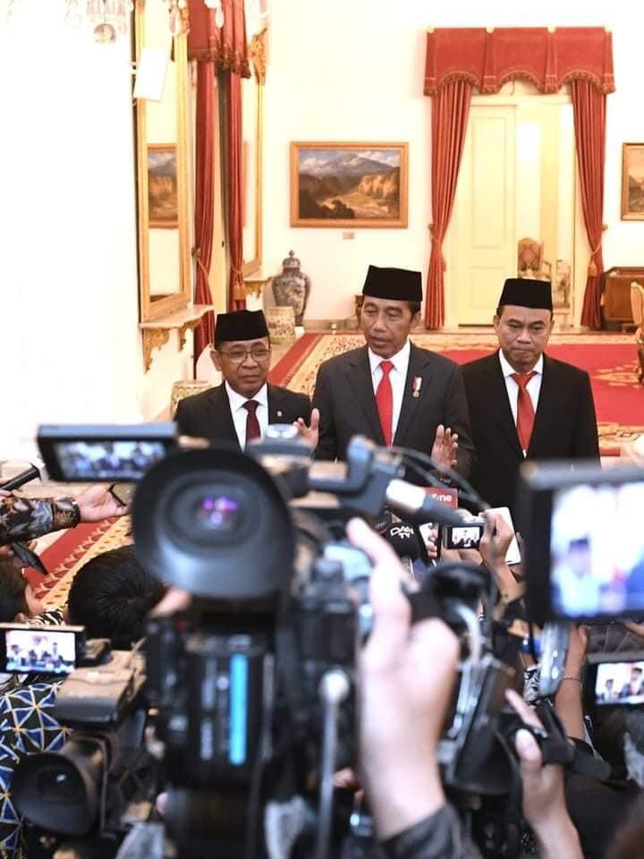Presiden Jokowi Minta Menkominfo Budi Arie Setiadi Utamakan Penyelesaian BTS