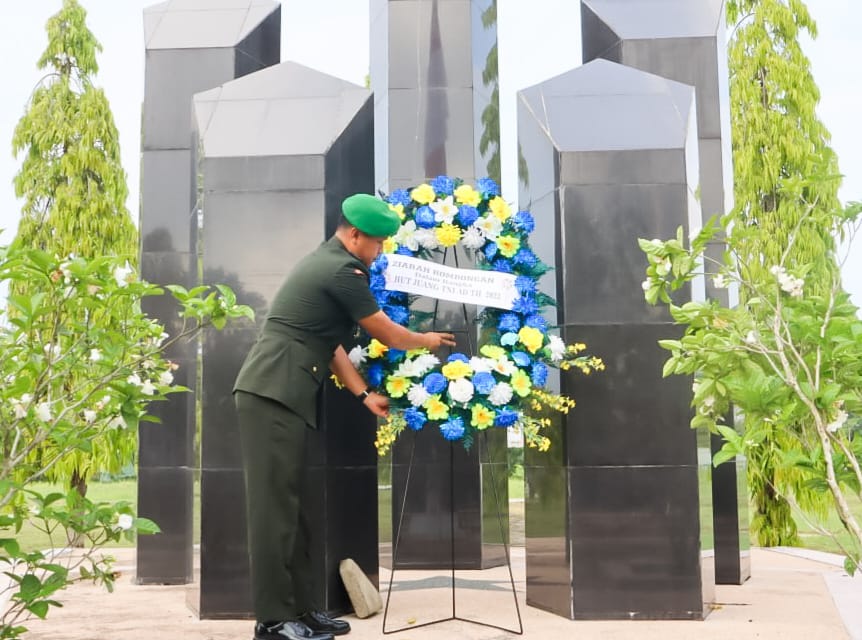 Jelang Hari Juang TNI Angkatan Darat ke- 78, Kodim Bojonegoro Ziarah ke Makam Pahlawan