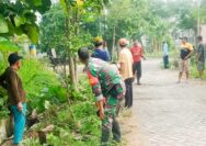 Bersama Pemdes dan Masyarakat Desa Sudah, Babinsa Koramil Malo Bojonegoro Laksanakan Karya Bakti Lingkungan
