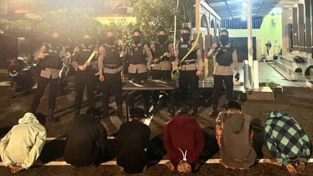 Unit Patroli Raimas Polres Pelabuhan Tanjung Perak Berhasil Gagalkan Tawuran 2 Kelompok Genk All Star Soerabaja dan Gangster Surabaya.