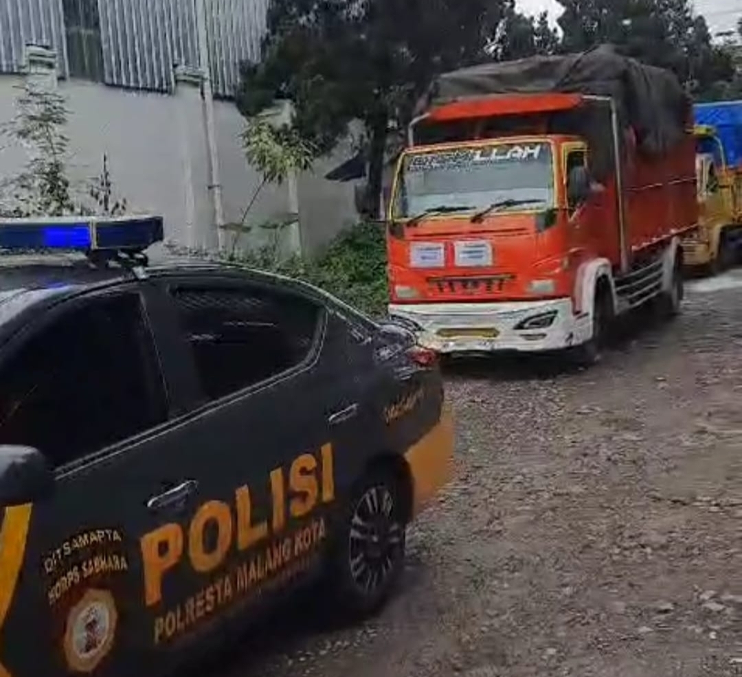 Jamin Keamanan Polresta Malang Kota Kawal Pengiriman Kotak Suara Hingga Ke PPS