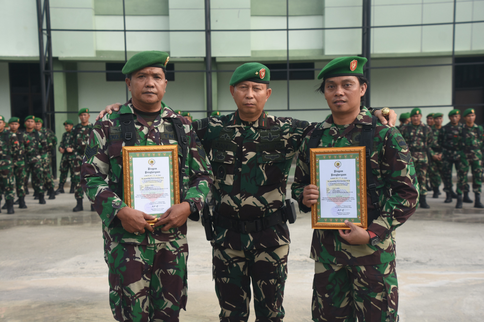 Brigjen Tni Dany Rakca Berikan Penghargaan Kepada Unit Intel 0313 /KPR Brigjen Tni Dany Rakca Berikan Penghargaan Kepada Unit Intel 0313 /KPR