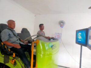 Kasat Lantas Polrestabes Adakan Kegiatan Pelayanan Disatpas Colombo Diruang Ujian Simulator