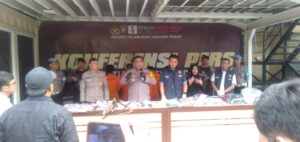 Satreskrim Polres Tanjung Perak Amankan Gengster Tawuran Antar Pemuda Satu Tewas Mengenaskan Di Jalan Wonokusumo.