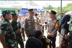 Kapolres Gresik Dampingi Kapolda Jatim ke daerah Terdampak Bencana Alam Dan Baksos Gempa Bumi di Pulau Bawean