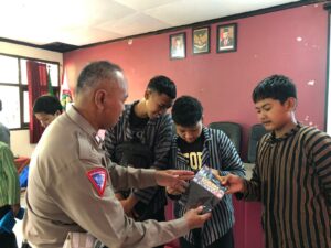Police Go To School, Ajarkan Tata Cara Dan Etika Berlalu Lintas Sejak Dini Pada Pelajar