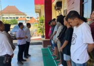 Polisi Beri Pembinaan 8 Pemuda yang Diamankan di Alun – alun Kraksaan