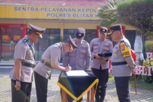 Kapolres Pimpin Upacara Serah Terima 8 Jabatan Polres Blitar Kota Kapolres Pimpin Upacara Serah Terima 8 Jabatan Polres Blitar Kota
