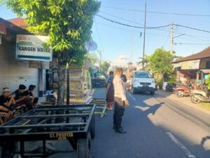Lancarkan Giat Ngaben Bhabinkamtibmas Kelurahan Abianbase Hadir ditengah Masyarakat