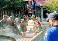 Bersama Warga Kedung Gampeng, Babinsa Koramil Temayang Bojonegoro bantu Pembangunan TPQ Al Falah