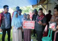 Gandeng CSR, Bupati Lamsel Kembali Serahkan Bantuan Bedah Rumah