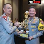 Kembali Lagi Kapolda Jatim, Berikan Penghargaan Kepada Buher Kapolresta Malang Kembali Lagi Kapolda Jatim, Berikan Penghargaan Kepada Buher Kapolresta Malang