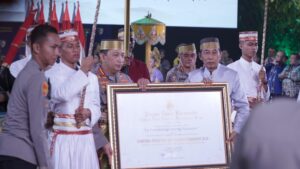 Kapolri Diberi Gelar Adat-Pusaka Oleh Dewan Adat Dan Kerajaan di Sulawesi Selatan