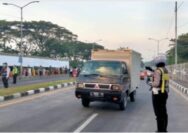 Satlantas Polres Tanjung Perak Tingkatkan Keselamatan Melalui Pengaturan Lalu Lintas Pagi dan Sore Hari