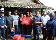 Nanang Ermanto Kembali Serahkan Bantuan Bedah Rumah CSR PT ASDP Cabang Bakauheni
