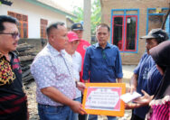 Bupati Lampung Selatan Bantu Korban Rumah Terbakar di Kecamatan Sidomulyo