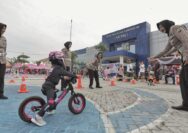 Hari Bhayangkara ke- 78: Tingkah Gemas Balita Dalam Pushbike Race Satlantas Polrestabes Surabaya