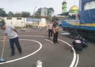 Kanit Regident Satlantas Polrestabes Surabaya, Lakukan Perbaikan Lebar Marka Lapangan Praktek Roda 2