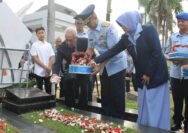 Pangkoopsud I Pimpin Upacara Ziarah dan Tabur Bunga dalam Rangka Hari Bakti TNI AU ke-77