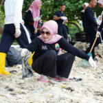 Viral Soal Tumpukan Sampah, Pemkab Lamsel Lakukan Aksi Gerot Wisata di Pantai Pasir Putih