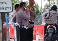 Provos Cek Pelayanan di Satpas Colombo Polrestabes Surabaya Untuk Tutup Akses Masuknya Bagi Calo Yang Ada di Sekitar Satpas.