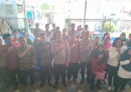 Polrestabes Surabaya Gelar Kegiatan Ju'mat Curhat dan Penyerahan Bansos dalam Rangka Nusantara Cooling System Menjelang Pilkada 2024