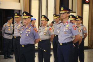 Kapolri Pimpin Kenaikan Pangkat 16 Pati Polri Kapolri Pimpin Kenaikan Pangkat 16 Pati Polri
