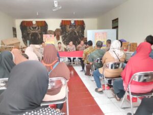 Jum'at Curhat dan Bagikan Bansos dalam Rangka Nusantara Cooling System Jelang Pilkada 2024