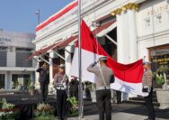Upacara Peringatan Hari Kemerdekaan RI Ke-79 di Polrestabes Surabaya Berlangsung Khidmat dan Penuh Makna
