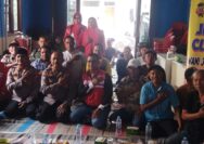 Polrestabes Surabaya Gelar Jum'at Curhat, Berikan Bantuan Sosial dan Sarana Kontak di Sumberrejo