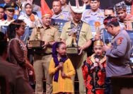 Kapolri dan Ketua Bhayangkari Sapa Dua Anak Pemenang Lomba Setapak Perubahan