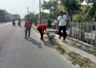 Patut di Apresiasi !! Usai Jalan Sehat, Lurah Way Urang Bersih Sampah Dijalan Raya