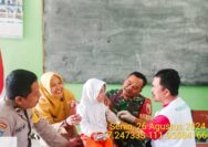 Dukung dan Sukseskan Program BIAS, Babinsa Koramil Sukosewu dampingi Nakes berikan Layanan Imunisasi