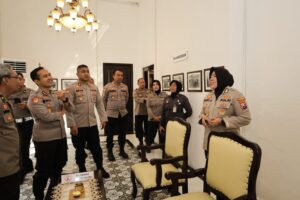 Studi Banding Pelayanan Publik Polda Aceh dan Polda Papua di Polrestabes Surabaya Studi Banding Pelayanan Publik Polda Aceh dan Polda Papua di Polrestabes Surabaya