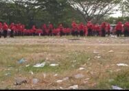 Bersosok Tanggung Jawab !! Usai Dampingi Nanang - Antoni Daftar di KPU, Tim Srikandi Bergegas Membersihkan Sampah